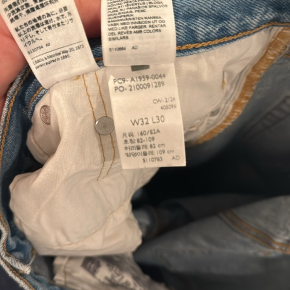Women’s Levi’s 501 Jeans - Picture 3 of 3